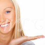 How to Maintain Healthy Teeth and Gums Naturally